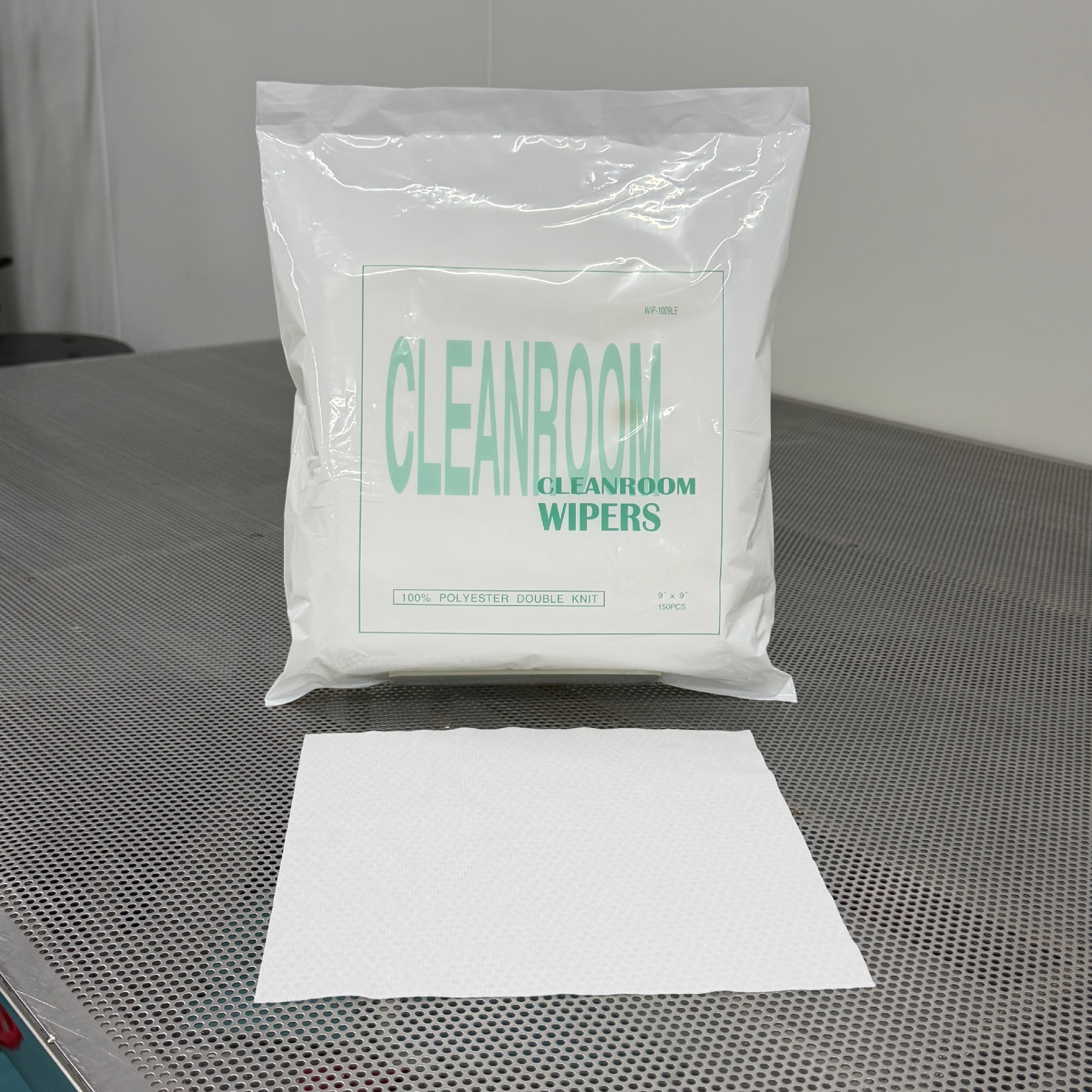 Packaged polyester double-knit cleanroom wiper